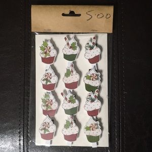 Very Cute Christmas Cupcakes Clothespins (New)